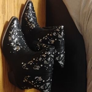 SHEIN Black Ankle Boots with Intricate Pattern